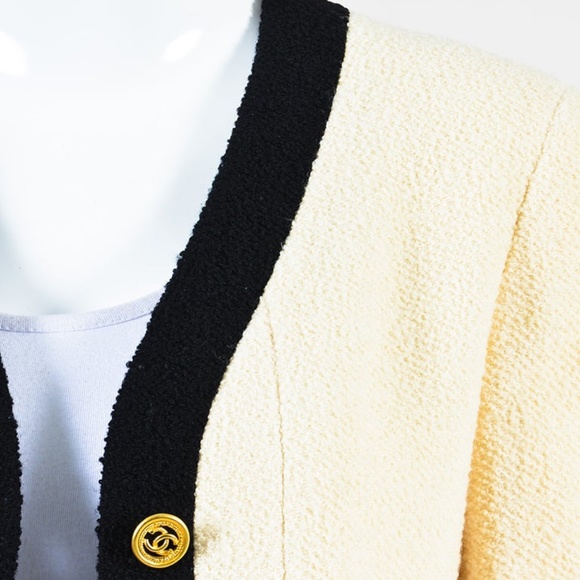 VINTAGE Chanel Boutique 93P Cream Black Wool Gold Tone 'CC" Button Jacket - Picture 3 of 3
